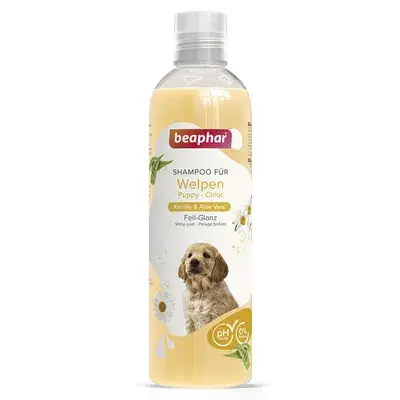 Flaska med Beaphar schampo för valpar med kamomill och aloe vera